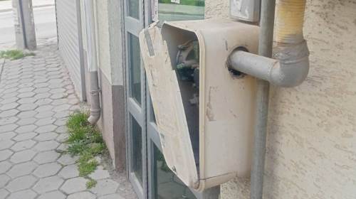 Eskişehir'de kırık pano tehlike saçıyor