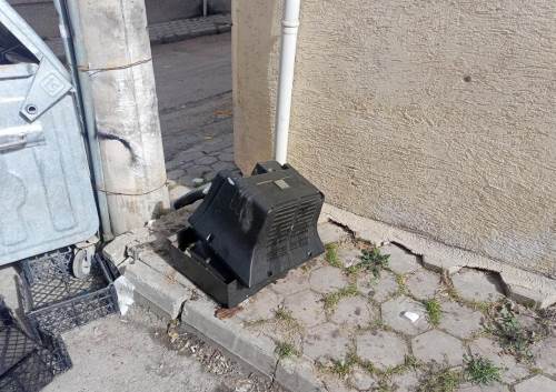 Eskişehir'de kırık televizyonu sokağa attılar