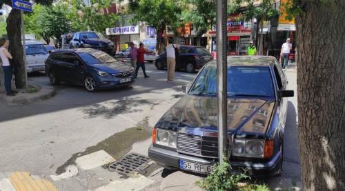 Eskişehir'de kırmızı ışığı ihlal eden sürücü kaza yaptı!