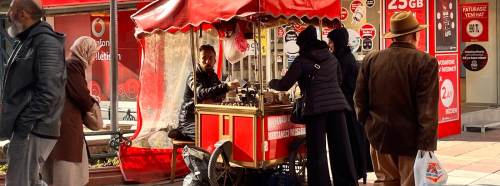 Eskişehir’de kış aylarında kestane tezgahları ilgi odağı oldu