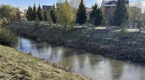 Eskişehir'de kış bu görüntü ile başladı: Porsuk buz tuttu!
