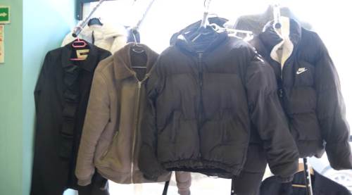 Eskişehir'de kıyafetleri çöpe gitmekten kurtarıyorlar!