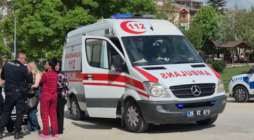 Eskişehir’de kız çocukları bıçak çekti: Parkta dehşet!