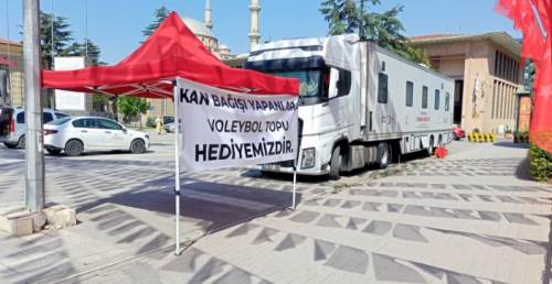 Eskişehir'de Kızılay kan verene hediye veriyor