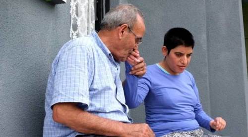 Eskişehir'de kızını sırtında taşıyan babanın feryadı duyuldu!