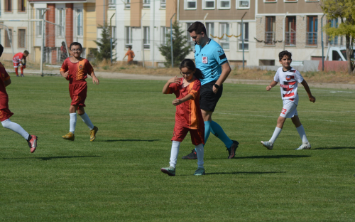 Eskişehir’de kızlar da sahaya çıktı