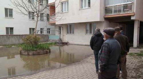 Eskişehir'de koku yüzünden cam bile açamıyorlar