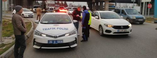 Eskişehir'de köprü altında sabah denetimi