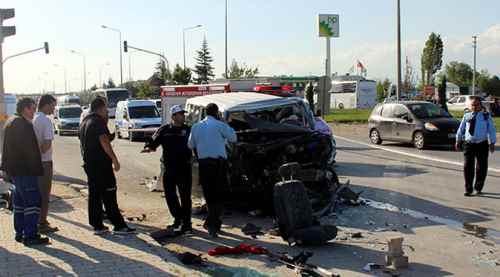 Eskişehir'de korkunç kaza: 2 ölü 7 yaralı