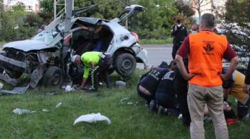 Eskişehir'de korkunç kaza! Trafik levhasına saplandı...