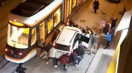 Eskişehir'de korkunç kaza: Tramvay ile cipin arasında sıkıştı