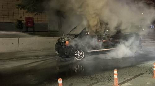 Eskişehir’de korkutan anlar: Minibüs alev topuna döndü!