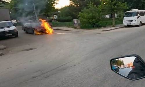 Eskişehir’de korkutan araç yangını kameraya böyle yansıdı