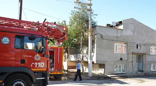 ESKİŞEHİR'DE KORKUTAN ÇATI YANGINI