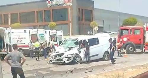 Eskişehir'de korkutan kaza: 1'i ağır 3 yaralı!