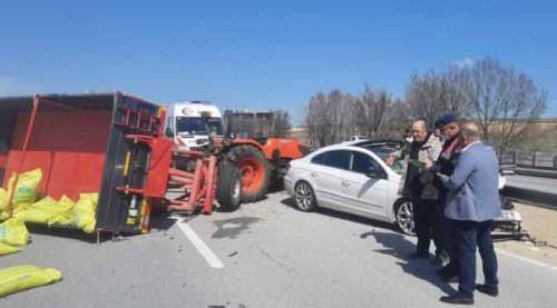 Eskişehir'de korkutan kaza: Otomobil traktöre çarptı!