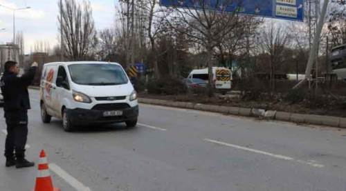 Eskişehir'de korkutan kaza! Öyle bir yerde durdu ki...