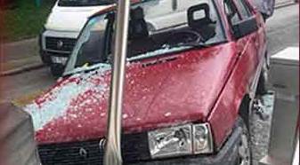 Eskişehir'de korkutan kaza: Tramvay durağına girdi