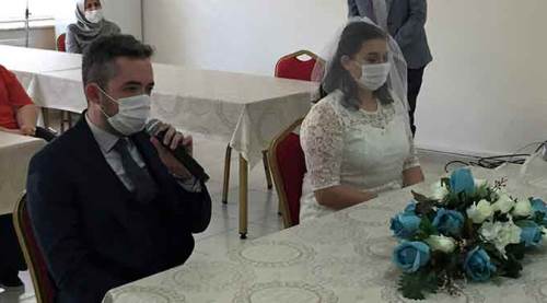 Eskişehir'de koronavirüs günlerinde 'sosyal mesafeli' mutluluk