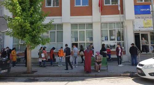 Eskişehir'de koronavirüs günlerinde umut kuyruğu