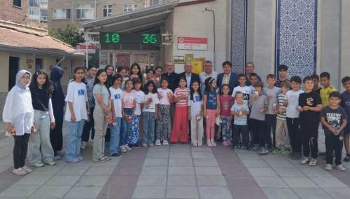 Eskişehir’de Kur’an öğrenen çocuklara tatlı sürpriz