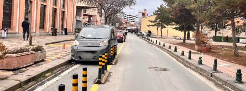 Eskişehir’de kural tanımayan parklar trafiği felç ediyor!