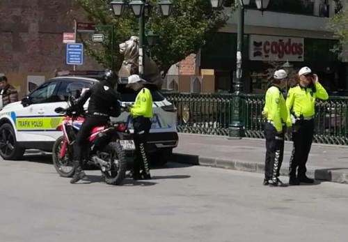 Eskişehir’de kurallara uymayanlar cezasız bırakılmadı!