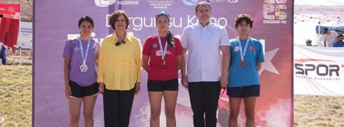 Eskişehir'de kürekler madalya için çekildi