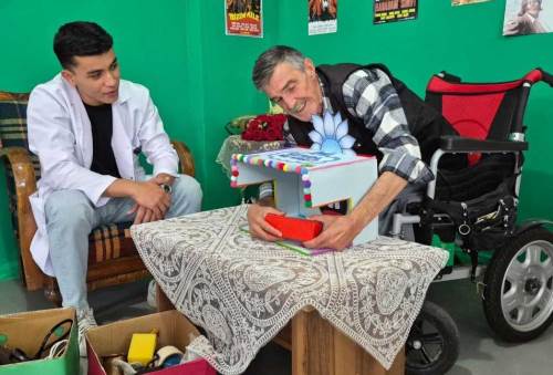 Eskişehir'de kuşakları buluşturan etkinlik: Kutunun içinden ne çıkacağını merak ettiler