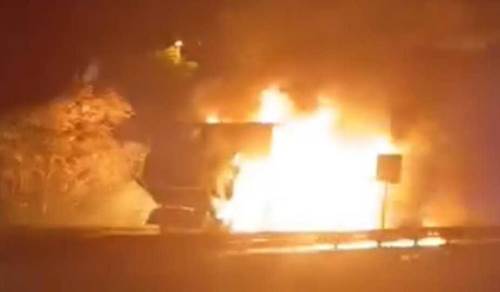 Eskişehir'de lastik yüzünden tır alev alev yandı