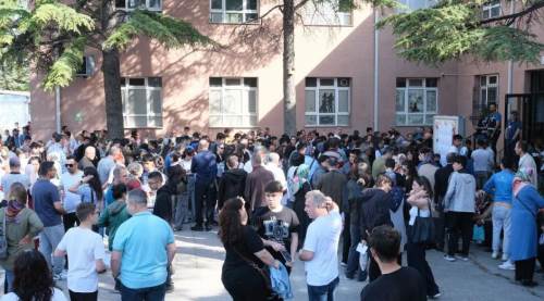 Eskişehir'de LGS heyecanı: Ailelerden dualarla destek!