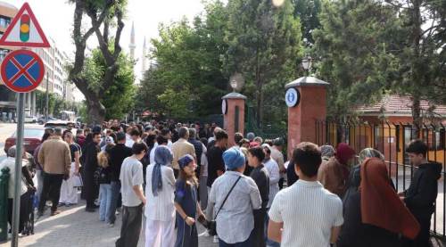 Eskişehir’de LGS maratonu: Okul önleri doldu taştı!