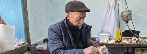 Eskişehir'de lületaşı ustası emekliliğe rağmen atölyesini bırakmıyor