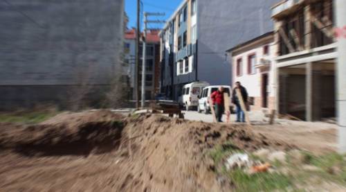 Eskişehir'de mahallelinin hayatını felç eden çukur!