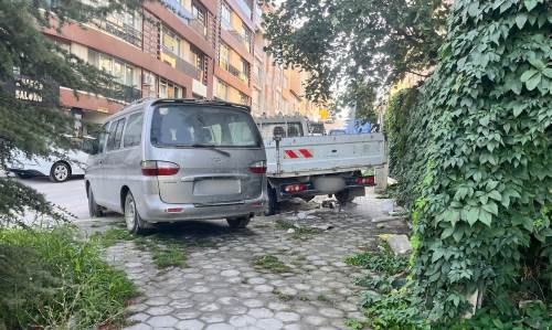 Eskişehir'de mahalleliyi çileden çıkaran kaldırım işgali