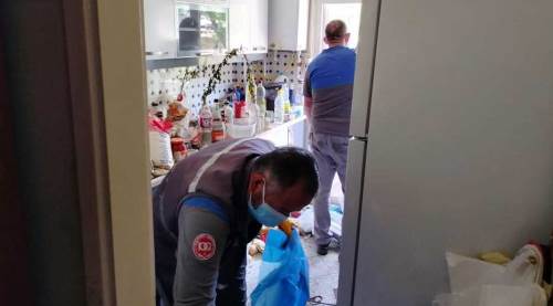 Eskişehir'de mahalleye kabus olan ev temizlendi!