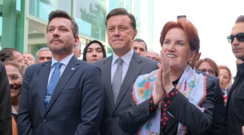 Eskişehir'de Meral Akşener'e coşkulu karşılama	