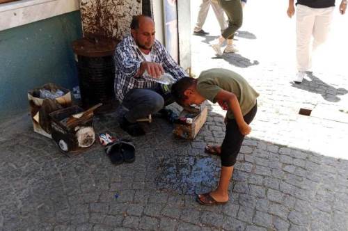 Eskişehir'de mesai başında sıcakla bu şekilde başa çıktı...