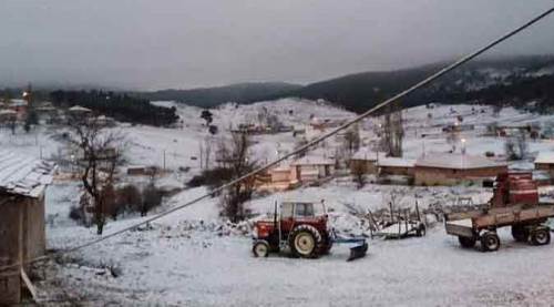 Eskişehir'de mevsimin ilk karı yağdı