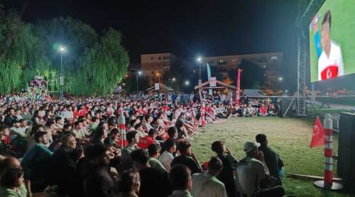 Eskişehir'de milli maç heyecanı dev ekranda yaşandı!