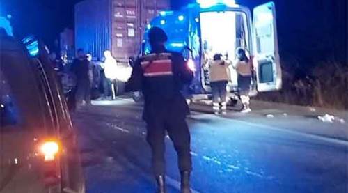Eskişehir’de minibüs tıra arkadan çarptı: 5’i çocuk 8 yaralı