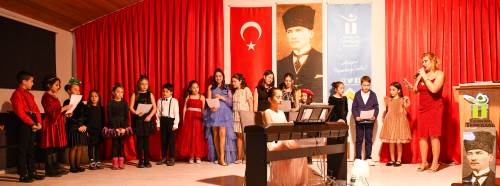 Eskişehir’de minik piyanistler sahnede alkış topladı