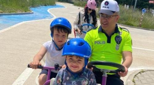 Eskişehir'de minikler trafik kurallarını pratik yaparak öğrendiler