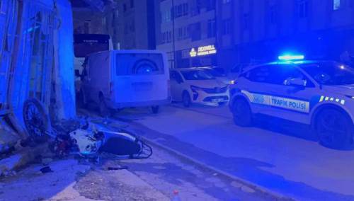 Eskişehir'de motosiklet kazası 3 kişiyi yaraladı