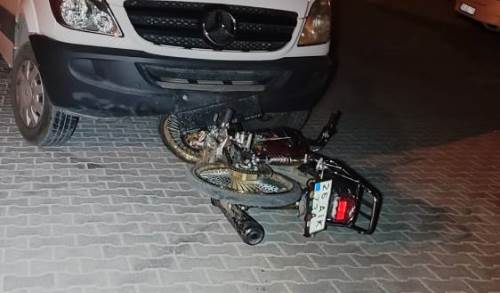 Eskişehir'de motosikletiyle arabanın altına girdi!