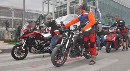 Eskişehir’de motosikletler el arabasına döndü!