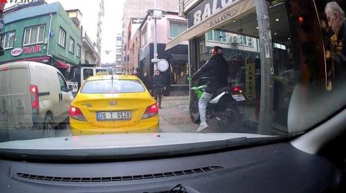 Eskişehir'de motosikletliden tehlikeli kural ihlali