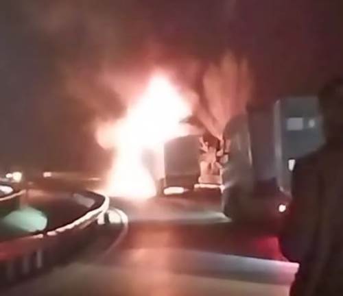 Eskişehir'de mucize kurtuluş kamerada: Alev topuna döndü...