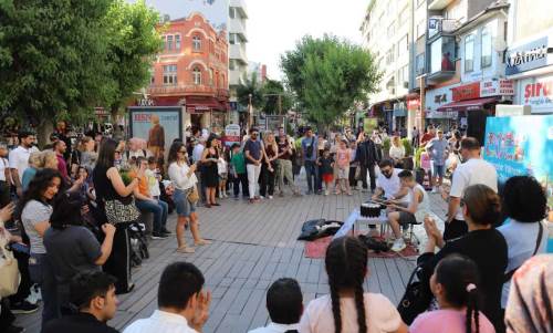 Eskişehir’de müzik, indirim ve dayanışma bir arada