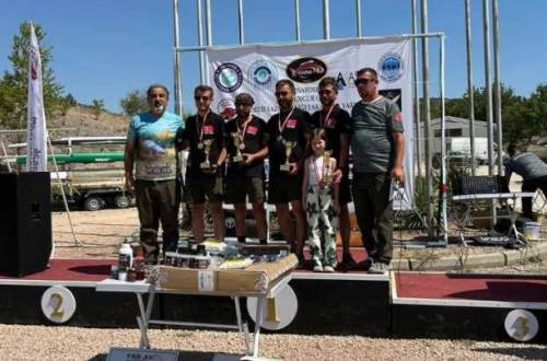 Eskişehir'de nefes kesen sazan yakalama yarışması!